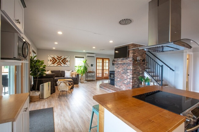 Building Photo - 13 Autumn Ln