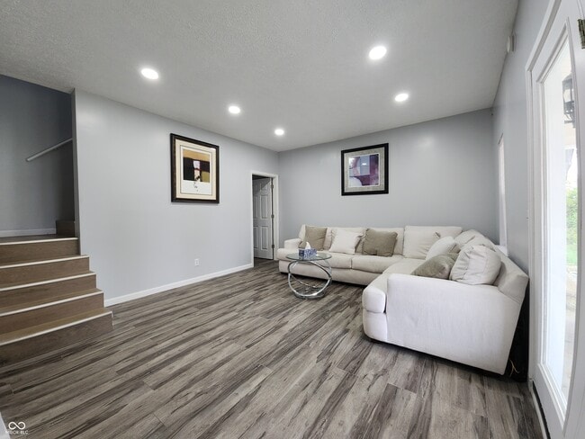 Foto del edificio - 106 S McCarty St