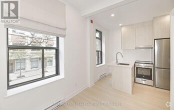 Building Photo - 171-171 King St E