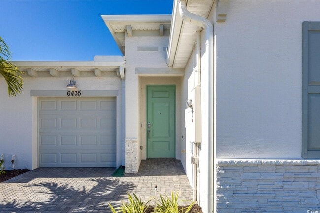 Foto del edificio - 6435 Seabright Ter