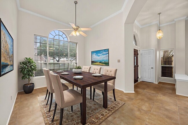 Foto del edificio - 4702 Forest Home Dr