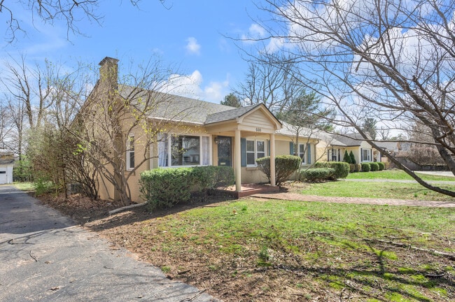 Building Photo - 538 Chinoe Rd