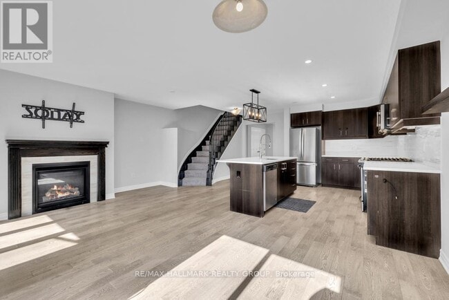 Building Photo - 600 Parade Dr