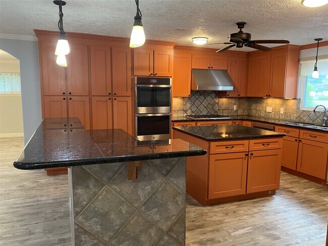 Building Photo - 9614 Greenwillow Dr