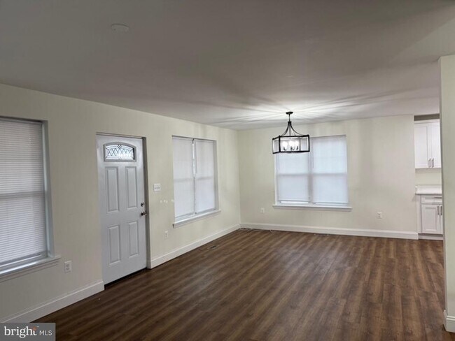 Foto del edificio - 6409 63rd Pl