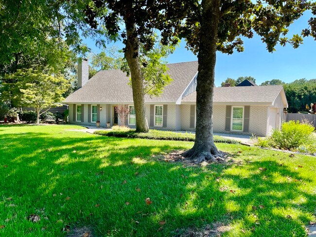 Building Photo - 113 Templeton Dr