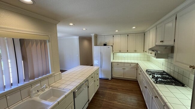 Foto del edificio - 507 Bluebird Pl
