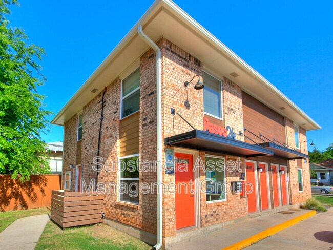 Building Photo - 900 NW 24th St