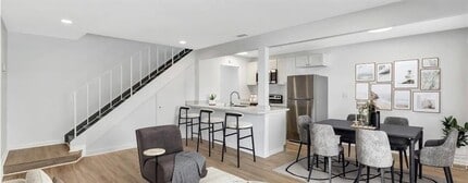 Building Photo - 900 E Tiffany Dr