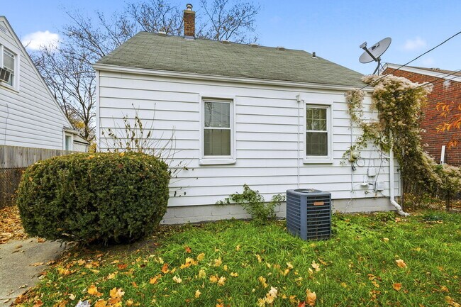 Building Photo - 1541 Washington Ave