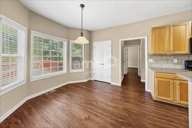 Building Photo - 2420 Queensboro Ln