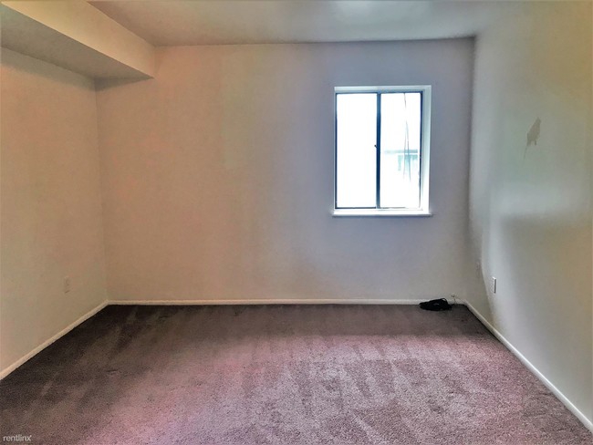Building Photo - 1 br, 1 bath  - 5824 E Liberty Blvd