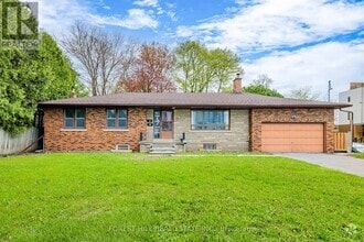 Building Photo - 11 Greenbriar Rd