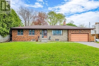 Building Photo - 11 Greenbriar Rd