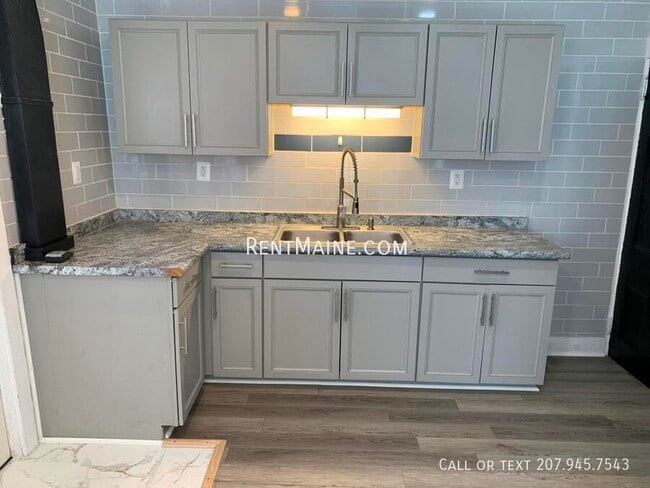 Building Photo - 74 Fruit St