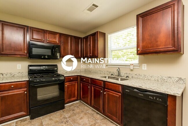 Foto del edificio - 4 Bedroom Pet-Friendly Home in Atlanta, GA with Main Street Renewal