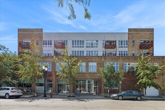 Building Photo - 1225 W Morse Ave