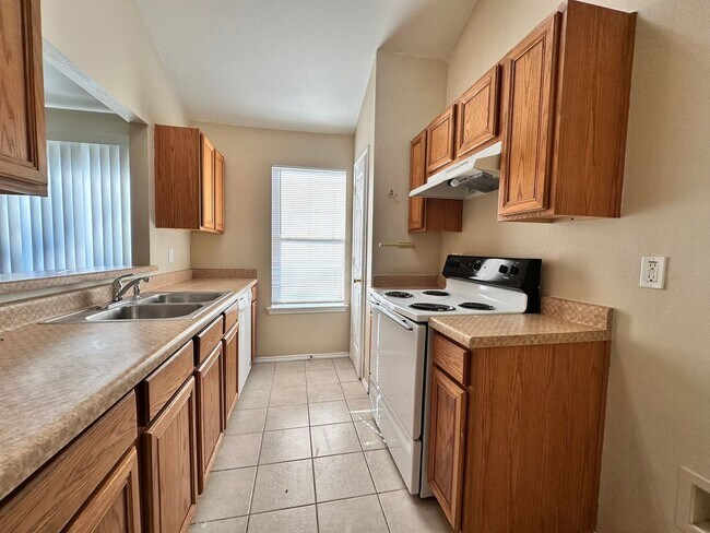 Foto del edificio - 2/2/1 Duplex /  No Carpet / Washer & Dryer Connections / Patio / Fenced in Yard / CISD