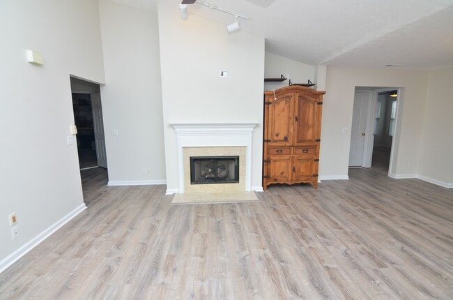 Building Photo - 3637 Crossbrooke Dr