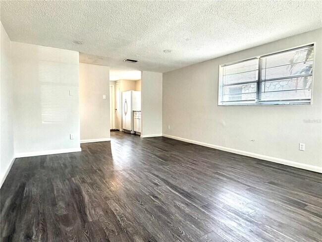 Foto del edificio - 5305 Oakwood Ct