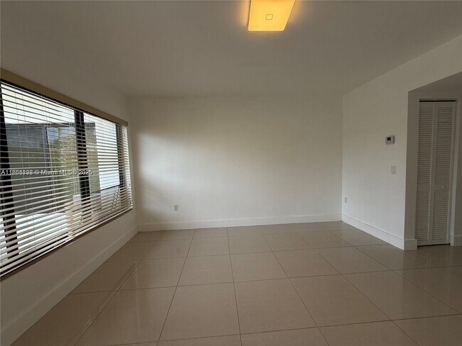 Foto del edificio - 1765 Normandy Dr