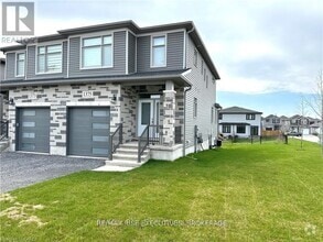 Building Photo - 1375 Woodfield Crescent