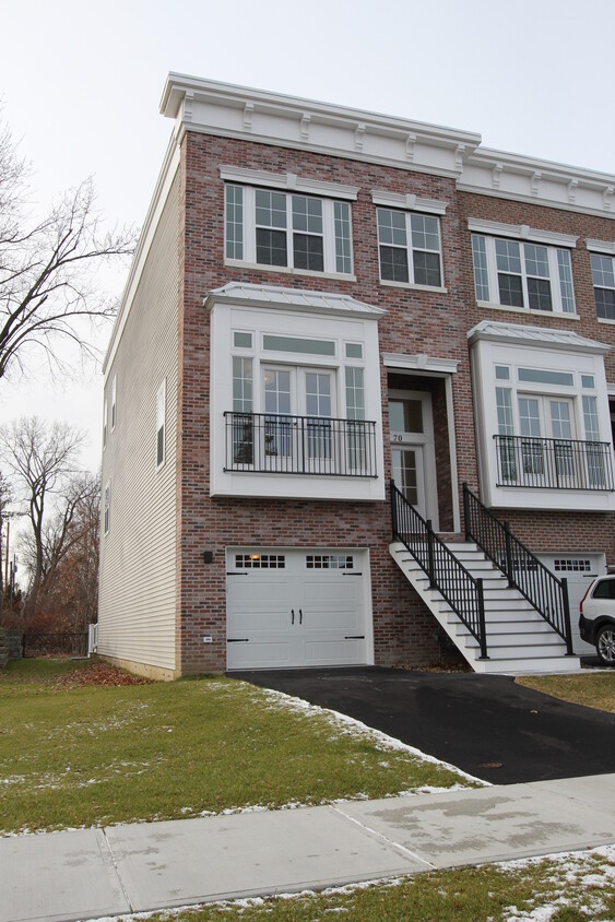 Primary Photo - 70 Belvidere Ave