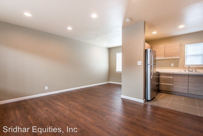Building Photo - 518 S Willard Ave