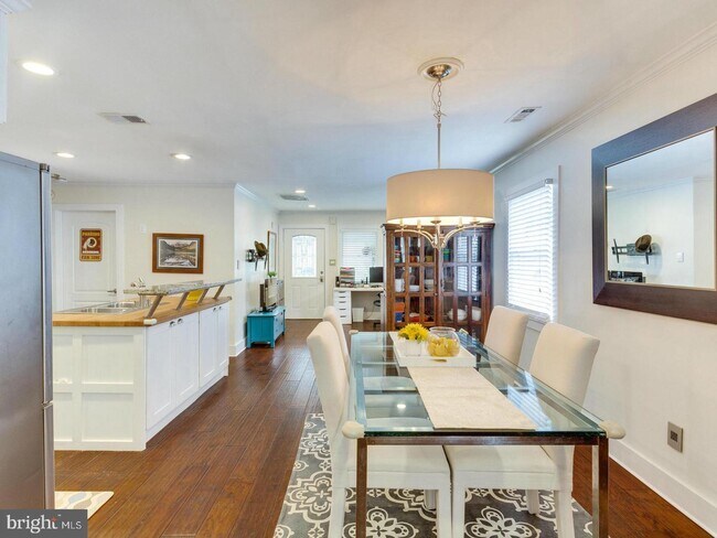 Foto del edificio - 7414 Paxton Rd