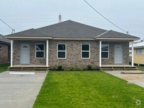 Building Photo - 5125 Oak Dr