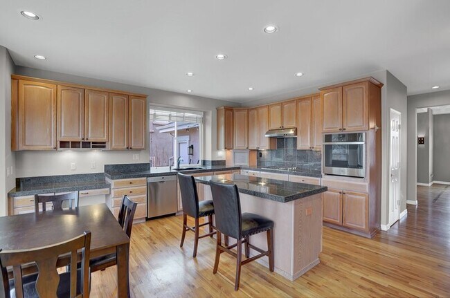 Foto del edificio - 10071 Clovercrest Dr