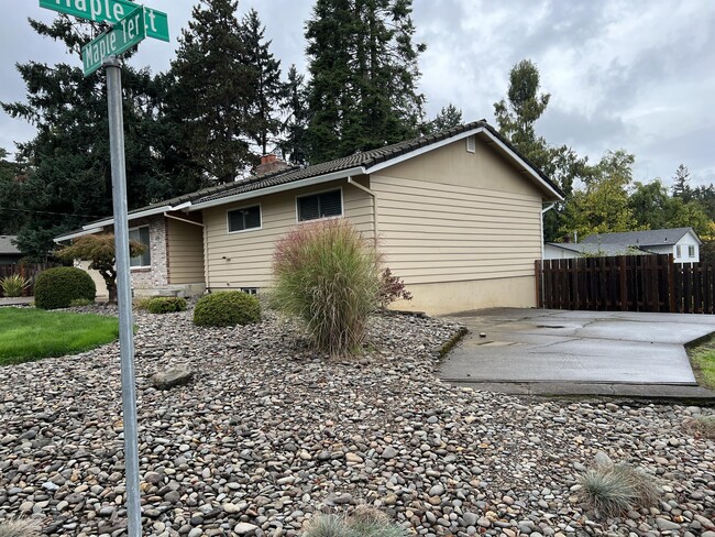 Building Photo - 2205 Maple Terrace