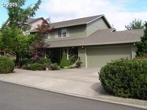 Building Photo - 1645 NE Hoffman Dr