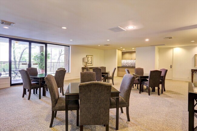 Foto del edificio - 21 Briar Hollow Ln