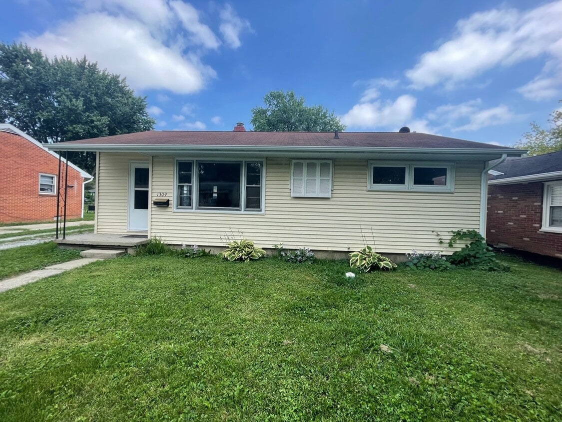 Primary Photo - 3 Bedroom House!