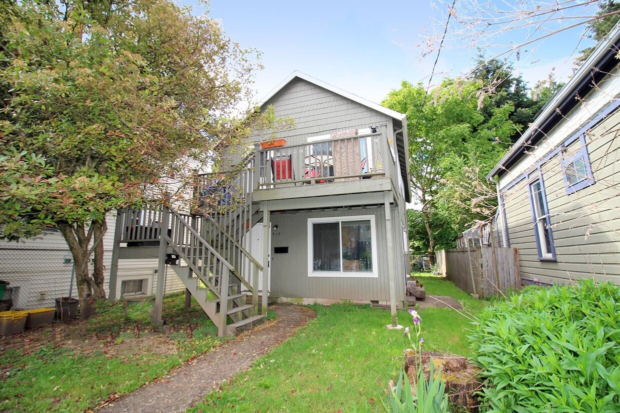 548550550 NE Tillamook St Unit 548, Portland, OR 97212 Room for