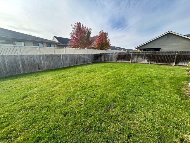 Foto del edificio - 11873 Gambrell~Beautiful Bi-Level Home Min...