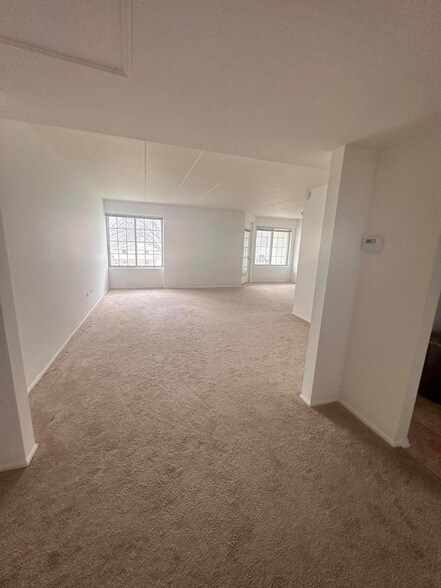 Foto del edificio - 8750 Harrison Ave