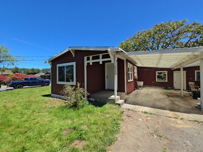 Foto del edificio - Studio cottage near Cal Poly Humboldt offers remodeled interior