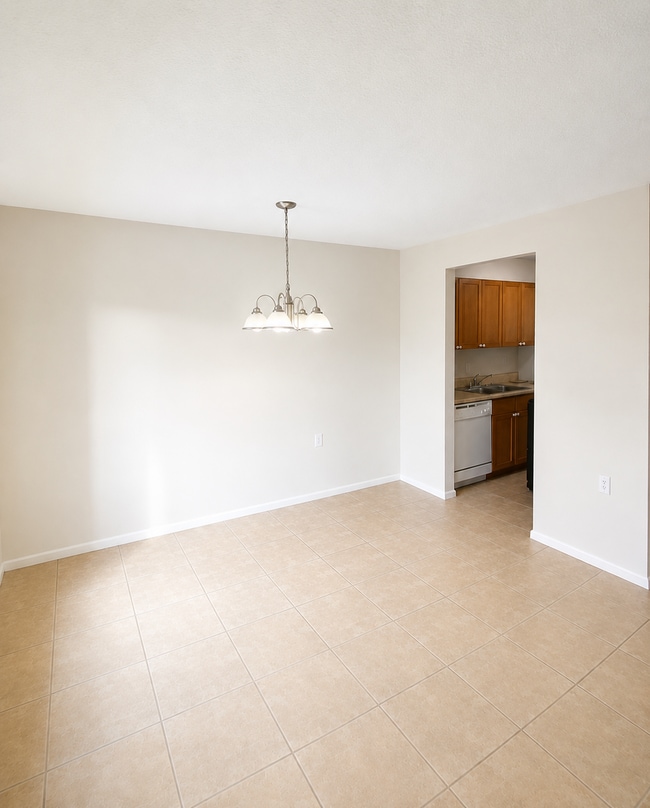 Building Photo - 2 bedroom, 1 bath condo GREAT DEAL