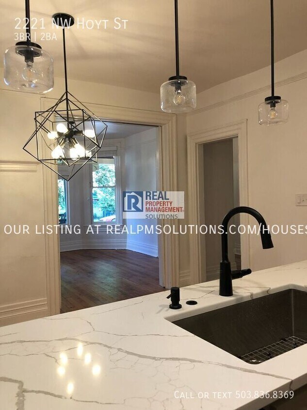 Foto principal - 2221 NW Hoyt St