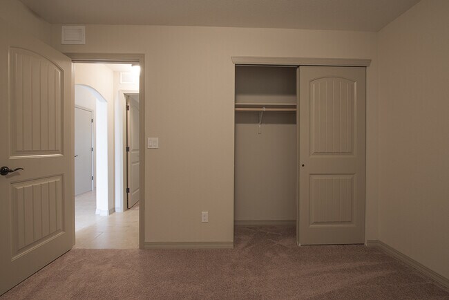 Foto del edificio - ELEGANT EASTSIDE PROPERTY