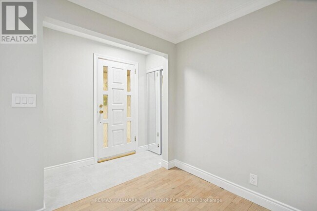 Building Photo - 211 Maplehurst Ave