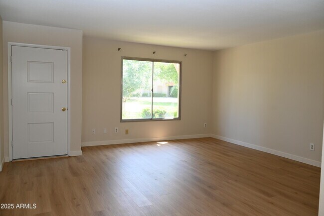 Foto del edificio - 5039 N 81st St
