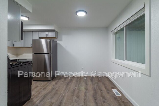 Foto del edificio - 4325 E 17th St