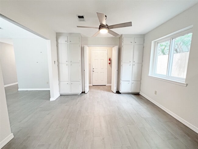 Building Photo - 6210 Creekside Ln