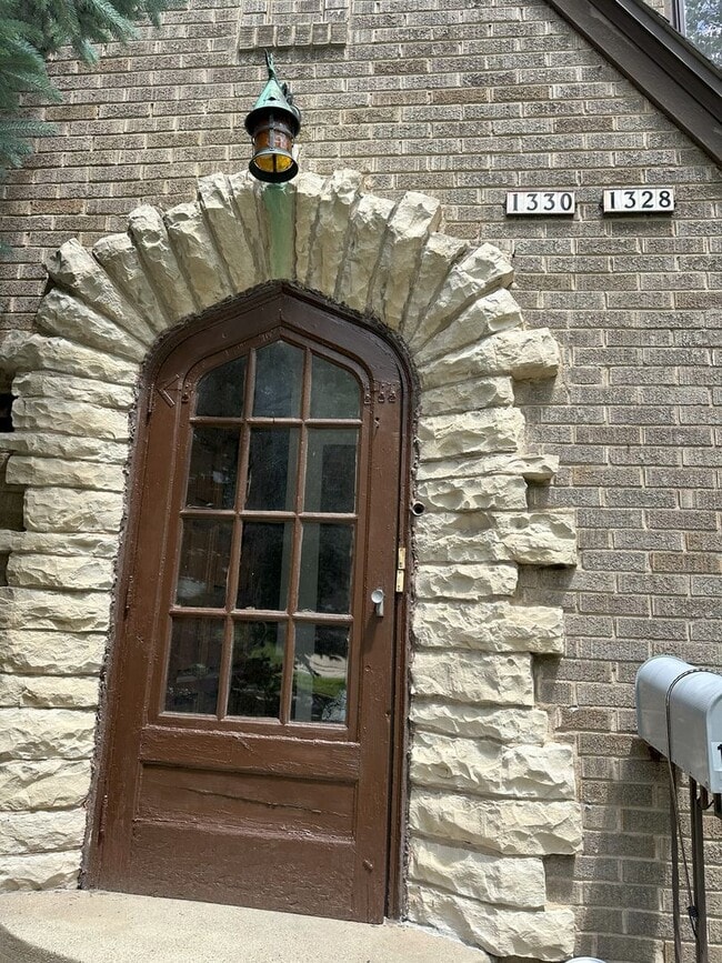 Foto del edificio - 1328-1330 Martha Washington Dr