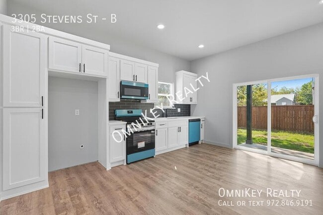 Building Photo - 3305 Stevens St