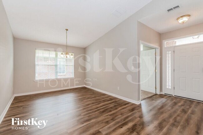 Foto del edificio - 7354 Ironside Dr W