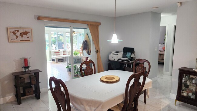 Foto del edificio - 562 SE Majestic Terrace